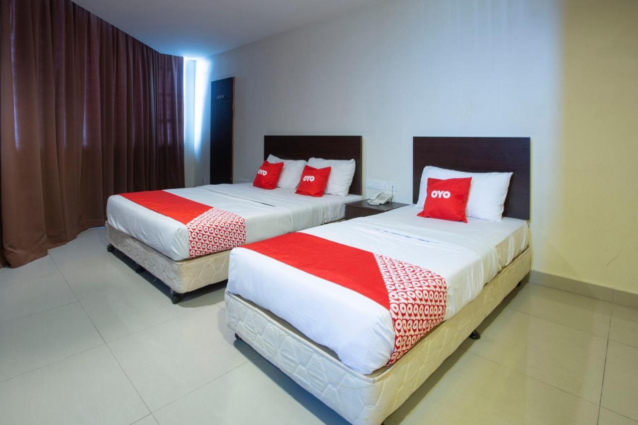 Oyo 89966 Green World Hotel @ Seri Putra Kajang Exterior foto