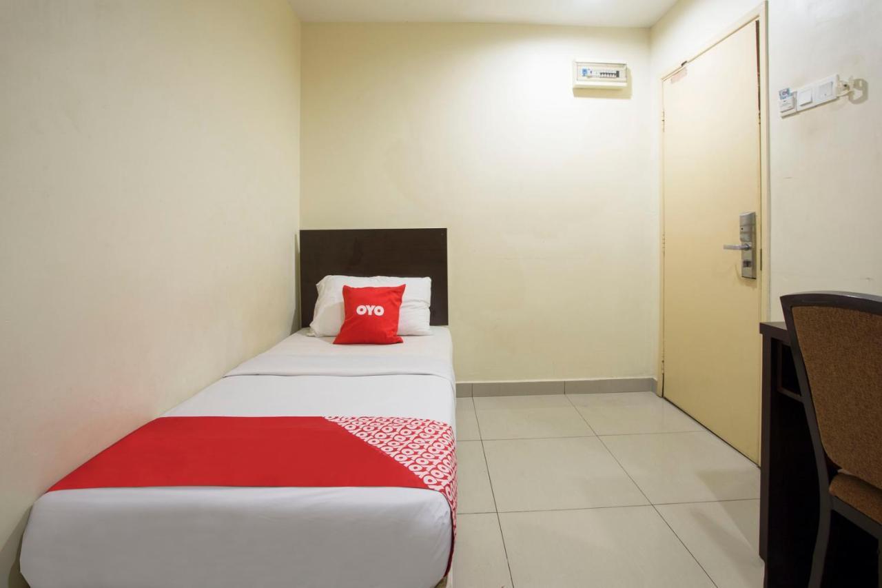 Oyo 89966 Green World Hotel @ Seri Putra Kajang Exterior foto